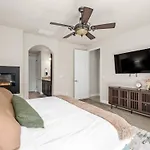 Perfect Getaway By Woodward Park - Bbq & Game Room